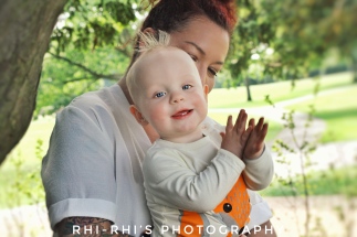 Boultham Park, Lincoln,Lincolnshire. Photoshoot.photographer,lincoln photographer. family,natural photos,family photos,baby,baby photos, mum & baby,Love,Couples photography